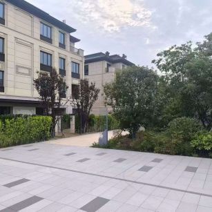 济南 芝麻白与芝麻白搭配铺装，尺寸1200*600