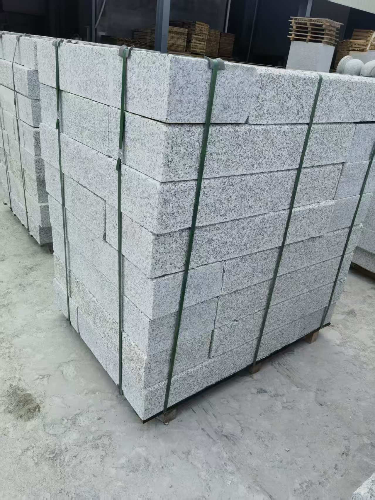 济南 芙蓉白火烧两面路沿石