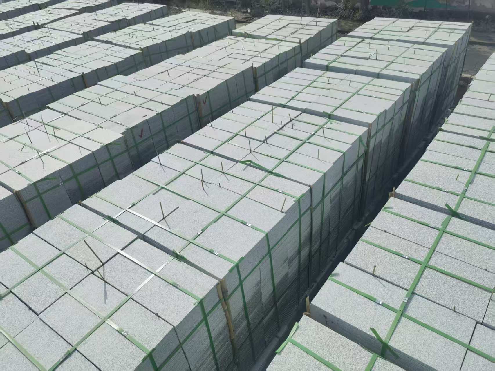 济南 芝麻白1.8公分火烧300*600地铺，清仓大甩卖