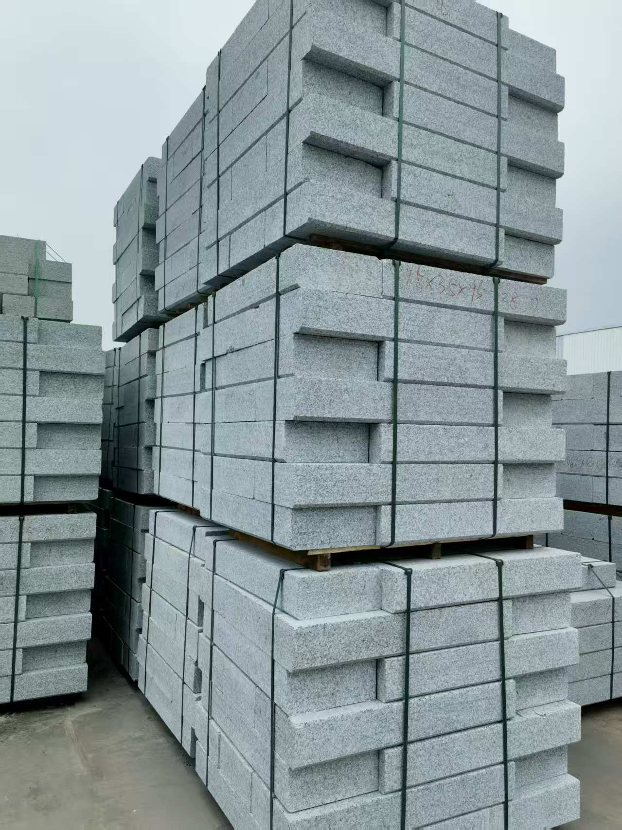 济南 路沿石，板板正正的路沿石