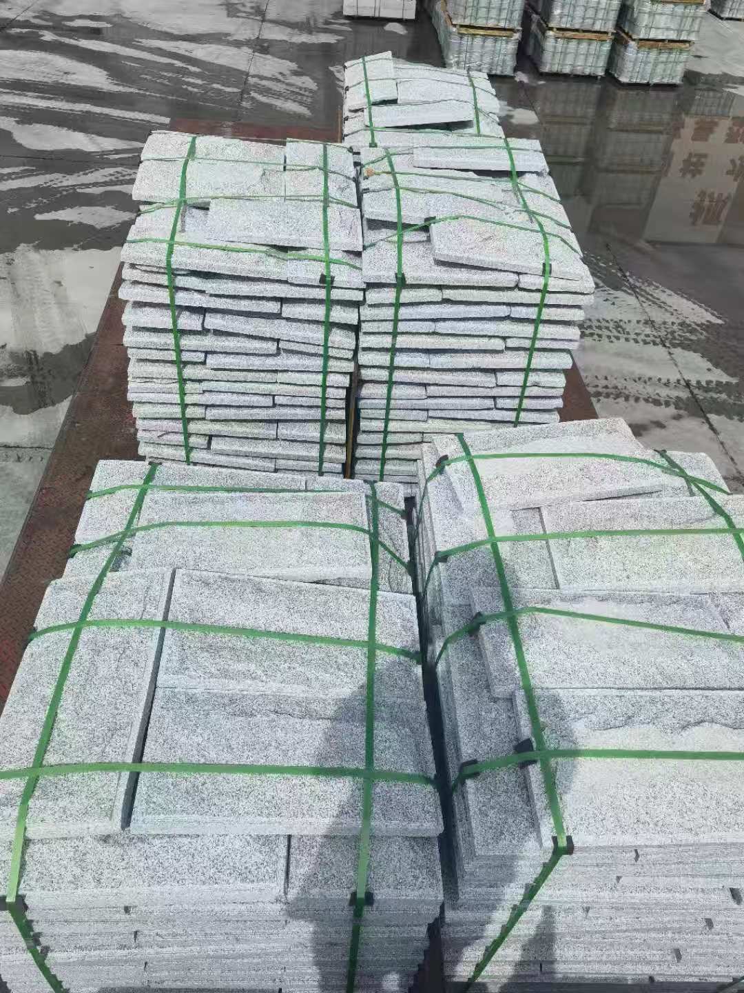 济南 芝麻白蘑菇石装车出货