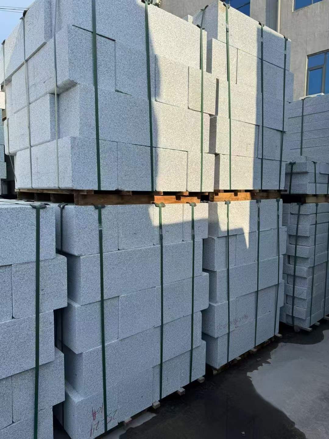 济南 芝麻白路沿石