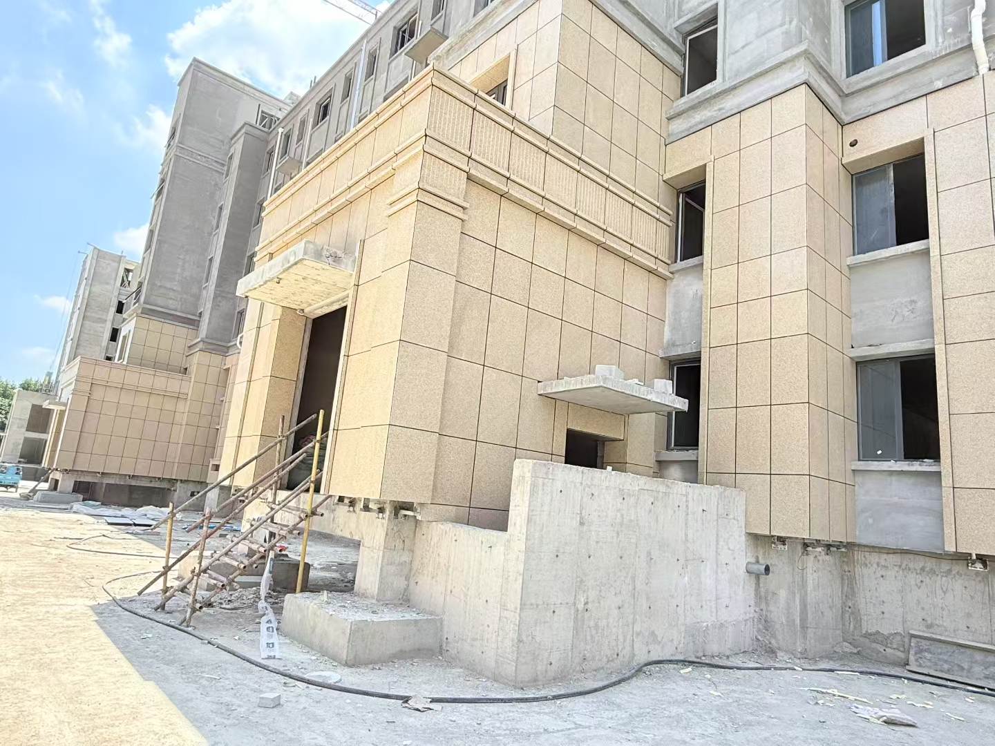 济南 黄金麻干挂，工地实拍
