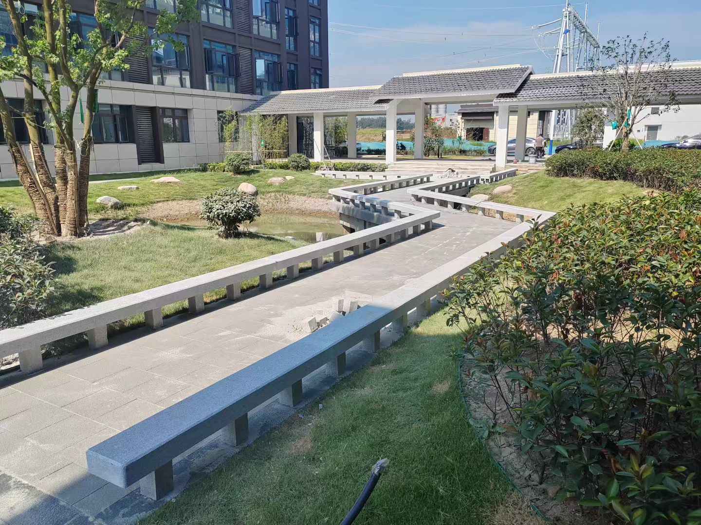 济南 芝麻灰小区坐凳&栏杆安装效果